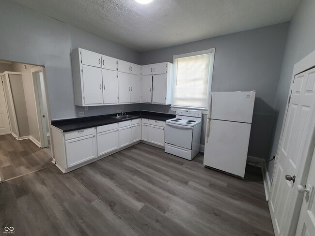 Building Photo - 972 N Belleview Pl
