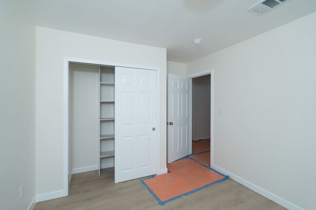 Building Photo - 2400 Del Mar Ave