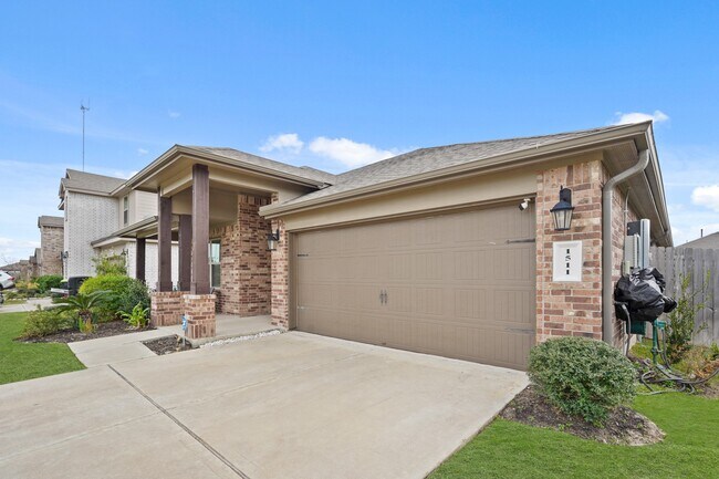 Building Photo - 1511 Maple Rdg Dr