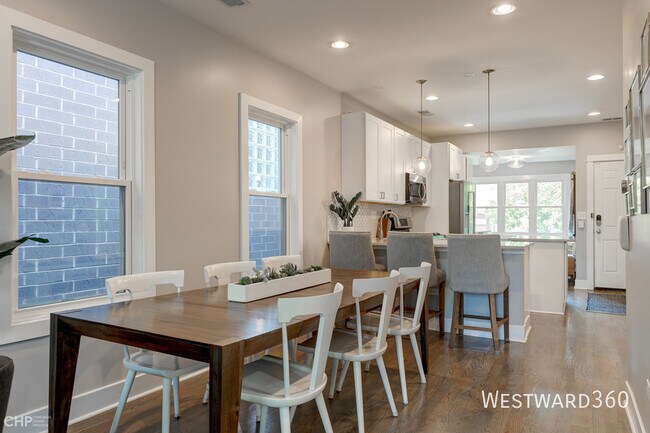 Building Photo - 2344 N Oakley Ave