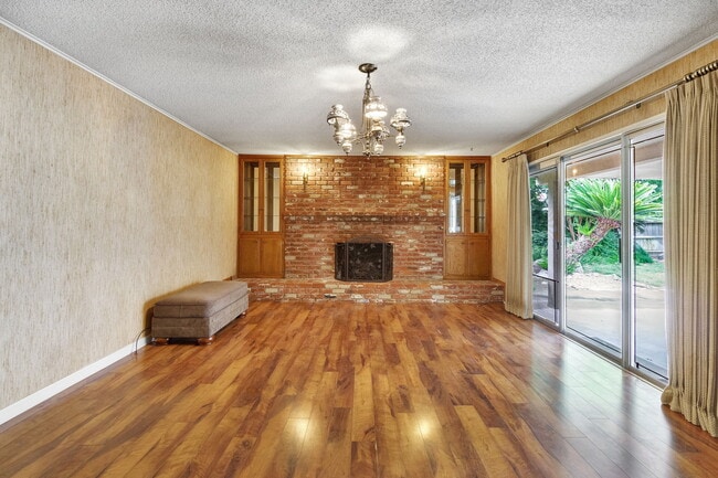 Building Photo - 1564 E Escalon Ave