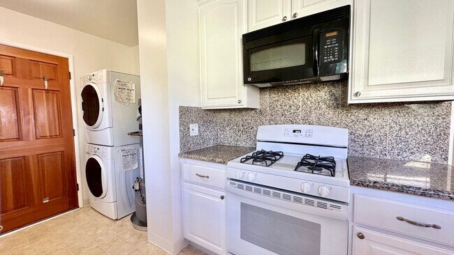 Building Photo - Fantastic House with Expansive Backyard and Large Detached Garage