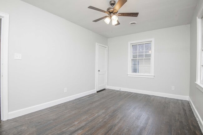 Building Photo - 2440 Woodbine Ave