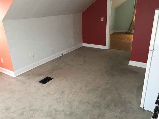 Building Photo - Adorable apt for rent in charming home!
