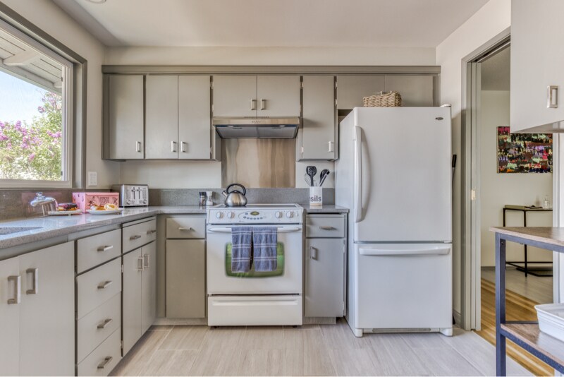 Building Photo - 9037 SW Monterey Pl