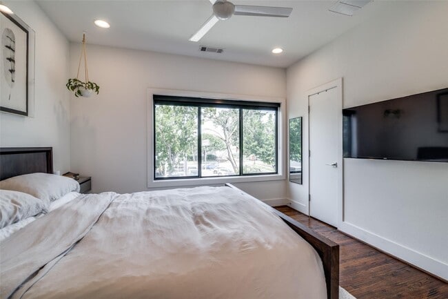Building Photo - Prime Lower Greenville location with an open floorplan!