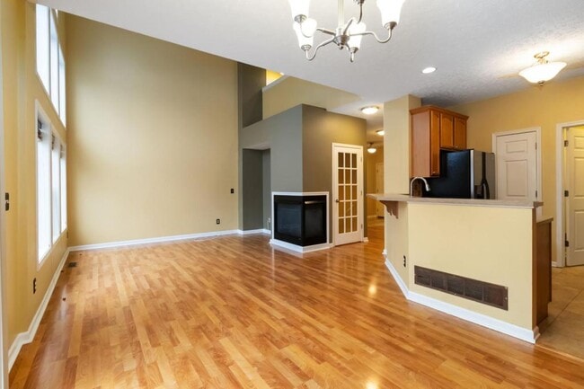 Building Photo - 5825 Crescent Ridge Dr