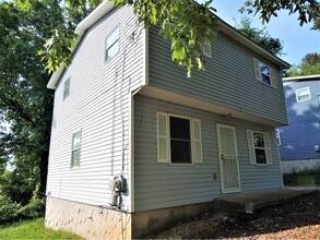 Building Photo - Newly Renovated 3 Bedroom 2 Bathroom House...