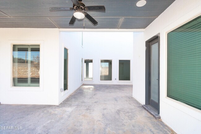 Building Photo - 864 Lemington St