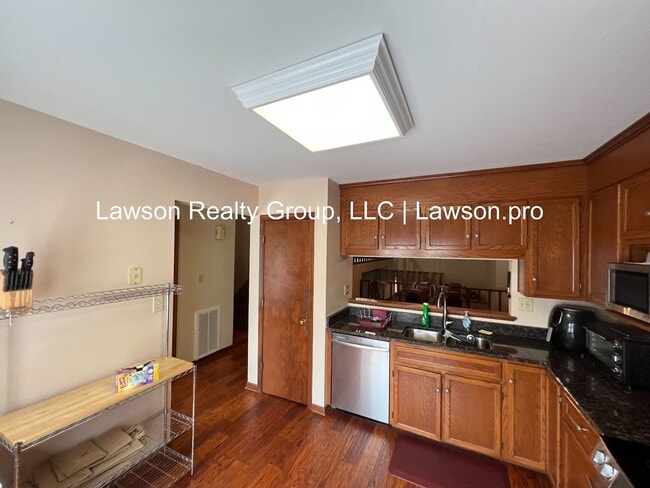 Building Photo - 2217 Jefferson St SW