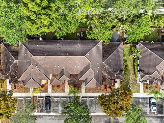 Building Photo - 1049 NE 42nd Pl