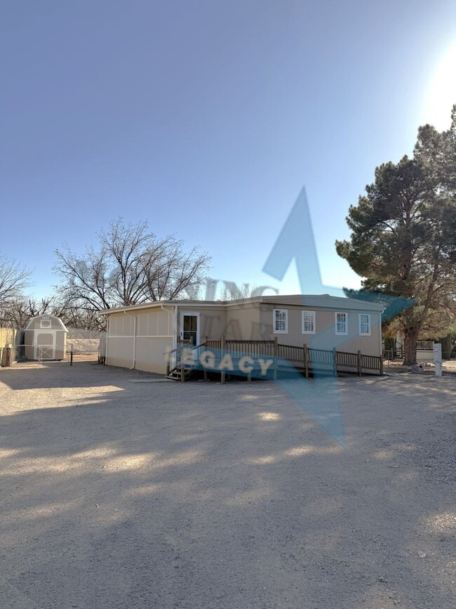 Building Photo - Updated, large lot, refrigerated air! Dona...