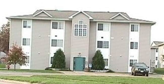 Building Photo - 2 Bedroom Condo Available AUGUST 2026