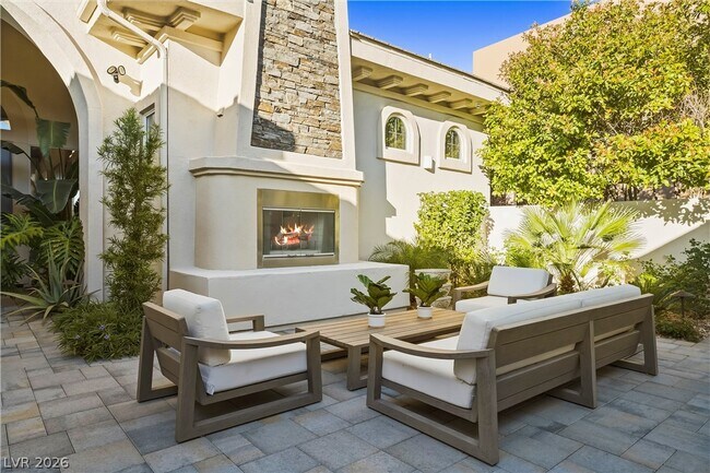 Building Photo - 9320 Tournament Canyon Dr