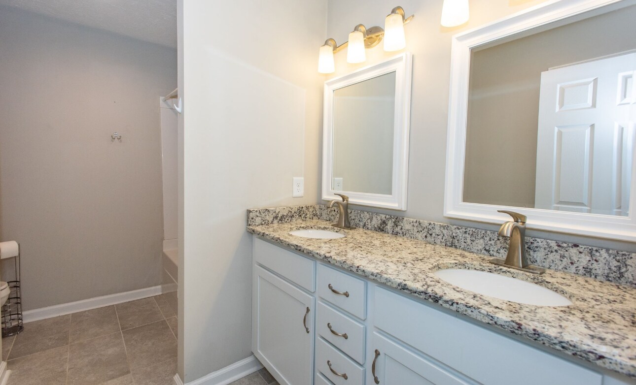 Building Photo - 5339 Avery Woods Ln