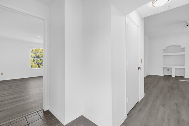 Building Photo - 7360 Westpointe Blvd