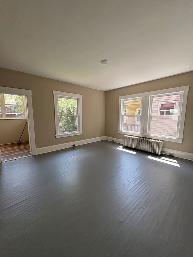 Building Photo - Four bedroom one bathroom home for rent
