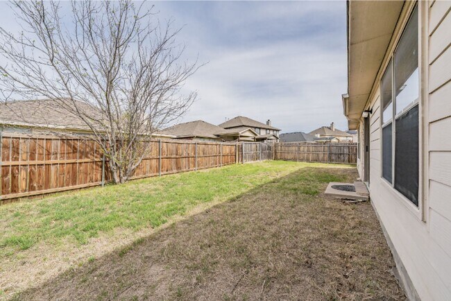 Building Photo - 636 Saddleway Dr