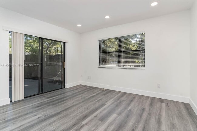 Building Photo - 14209 SW 94th Cir Ln