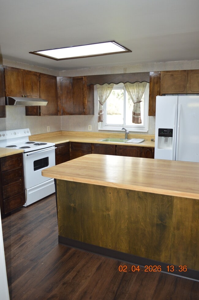 Building Photo - 22308 US-30