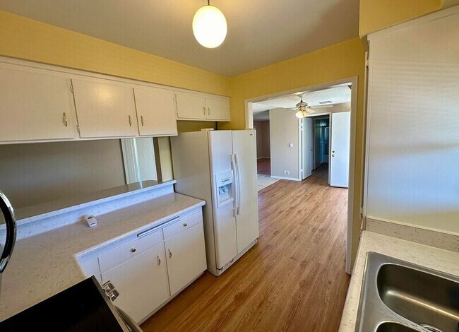 Building Photo - 305 Moreton Bay Ln