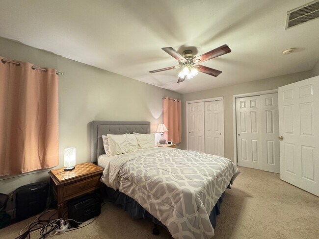 Building Photo - Stunning 3 Bed 2.5 Bath Home With Fenced Yard In Beautiful Harris Property