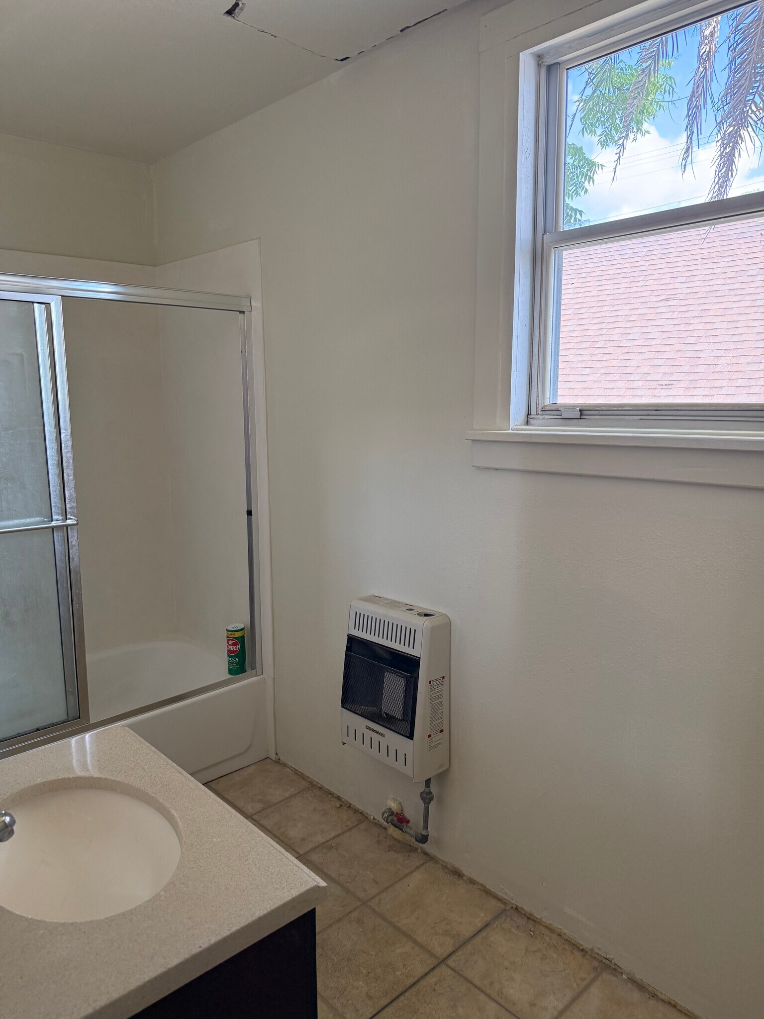 Building Photo - 533 Spain St