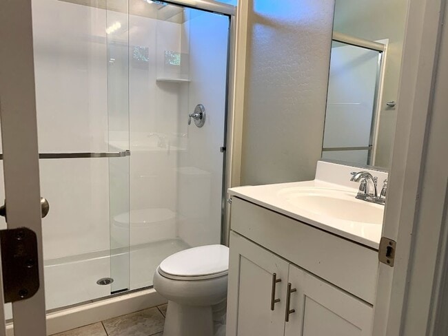 Building Photo - 4 BEDROOM PLUS LOFT, BUILT IN BBQ WITH COMMUNITY POOL