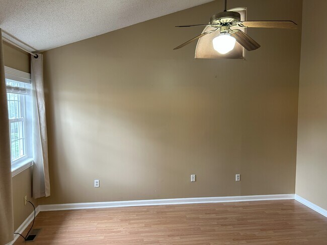 Building Photo - 118 Millstone Ln