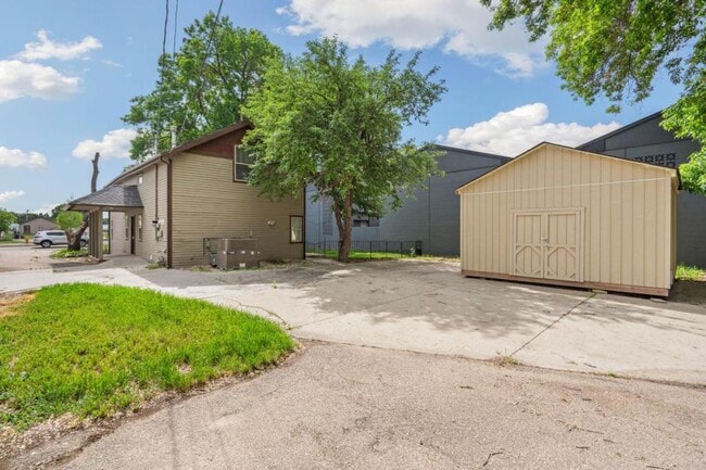 Building Photo - 751 N Garfield Ave