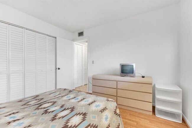 Building Photo - 6850 Royal Palm Blvd