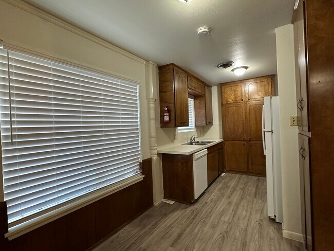 Building Photo - Ready for move in