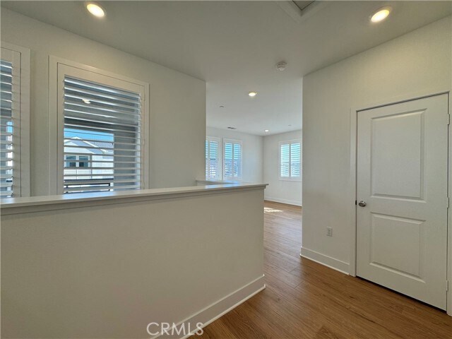 Building Photo - 450 Lobata