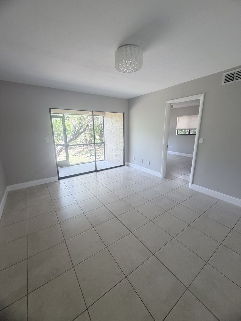 Building Photo - 130-136-136 Cape Coral Pkwy W