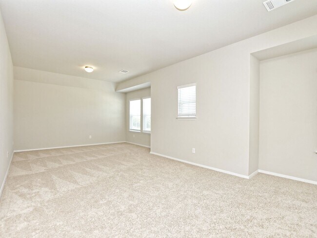 Building Photo - 5 BR + Office /2.5 BA - 2637 SF - Cloverleaf in SOUTH AUSTIN!