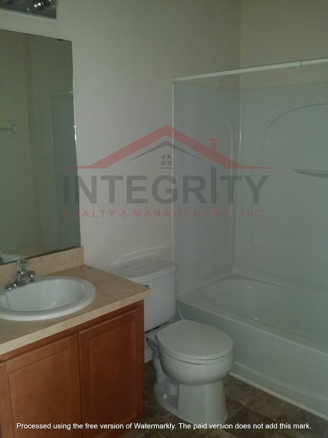 Building Photo - 3bed/2.5bath townhome in Jacksonville FL