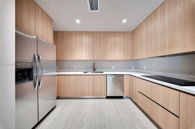 Building Photo - 2625 SW 32nd Ct