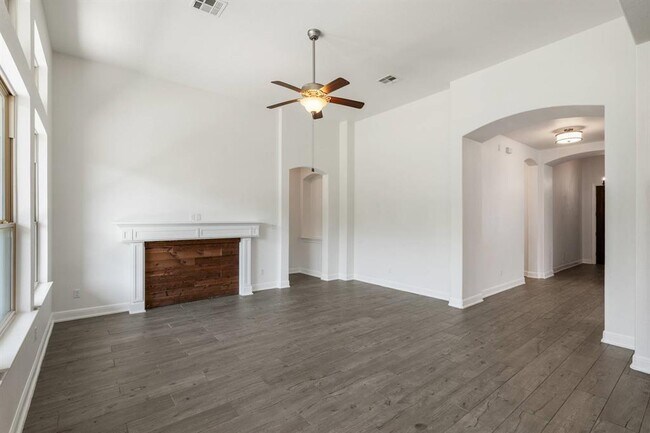Building Photo - 175 Senna Dr