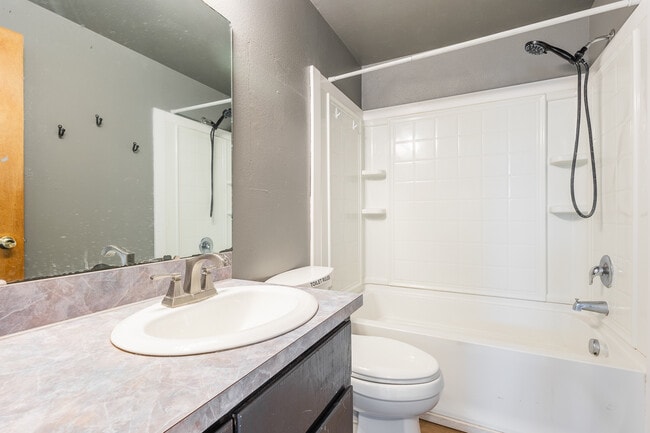 Building Photo - 924 E Georgia Ave