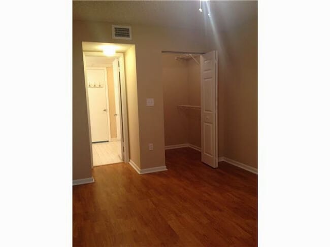 Building Photo - 2831 N Oakland Forest Dr