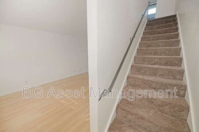 Building Photo - 547 Rodeo Ave