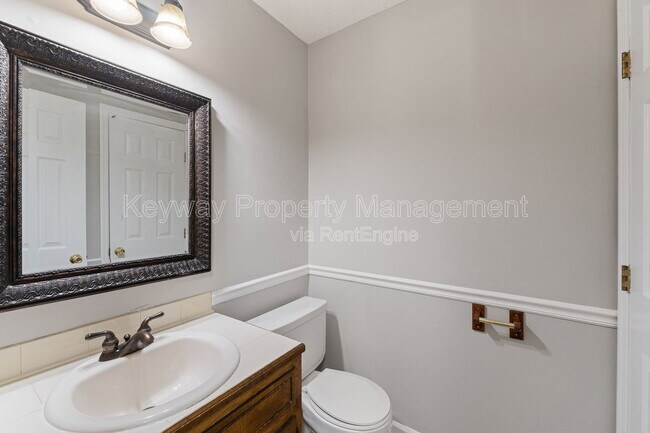 Building Photo - 255 Silver Maple Rd