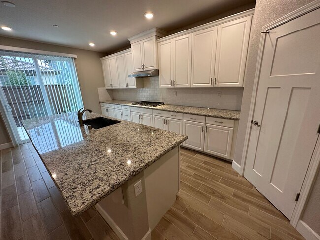 Building Photo - 1561 Osborn Dr
