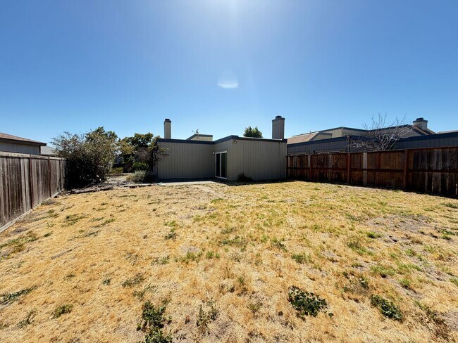 Building Photo - 3555 Magnolia Dr