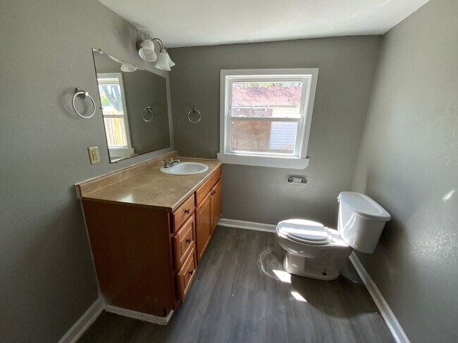 Building Photo - 2037 N Jefferson Ave