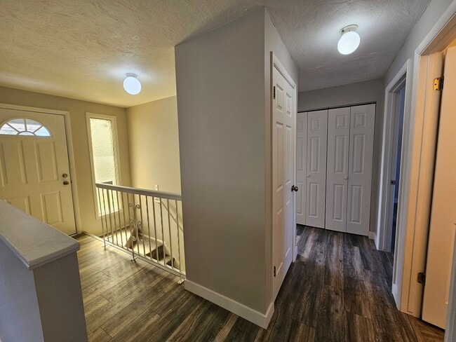 Building Photo - Beautiful 3 Bed/3 Bath Home