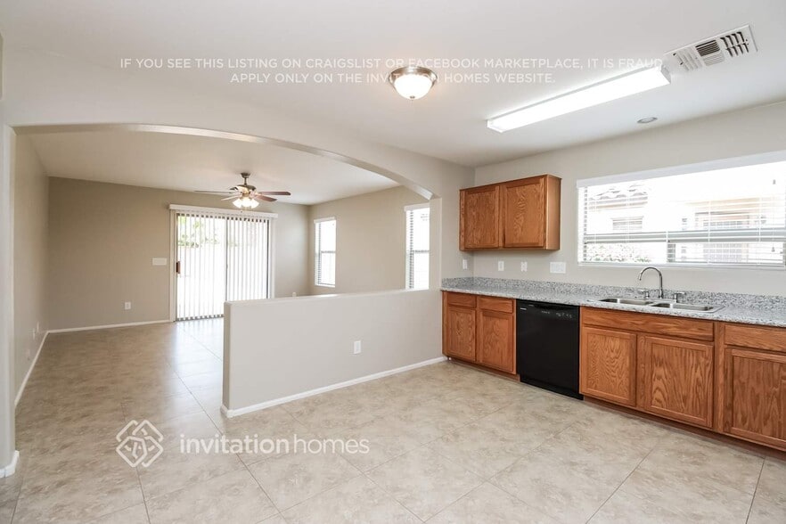 Building Photo - 38166 N Sandy Dr