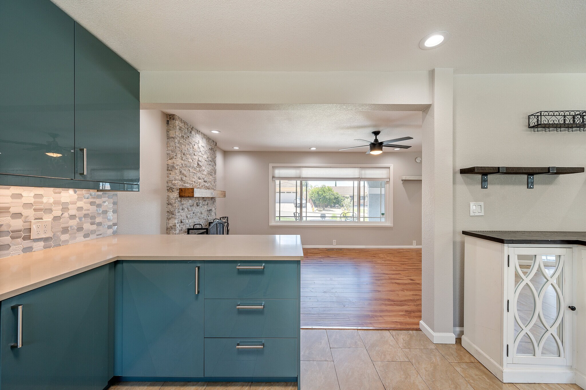 Building Photo - 3661 Slopeview Dr