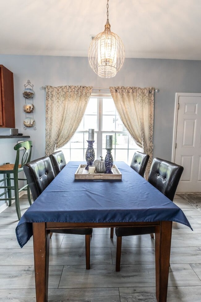 Building Photo - 3 Bedroom 2.5 Bath Townhouse in Grand Oaks...