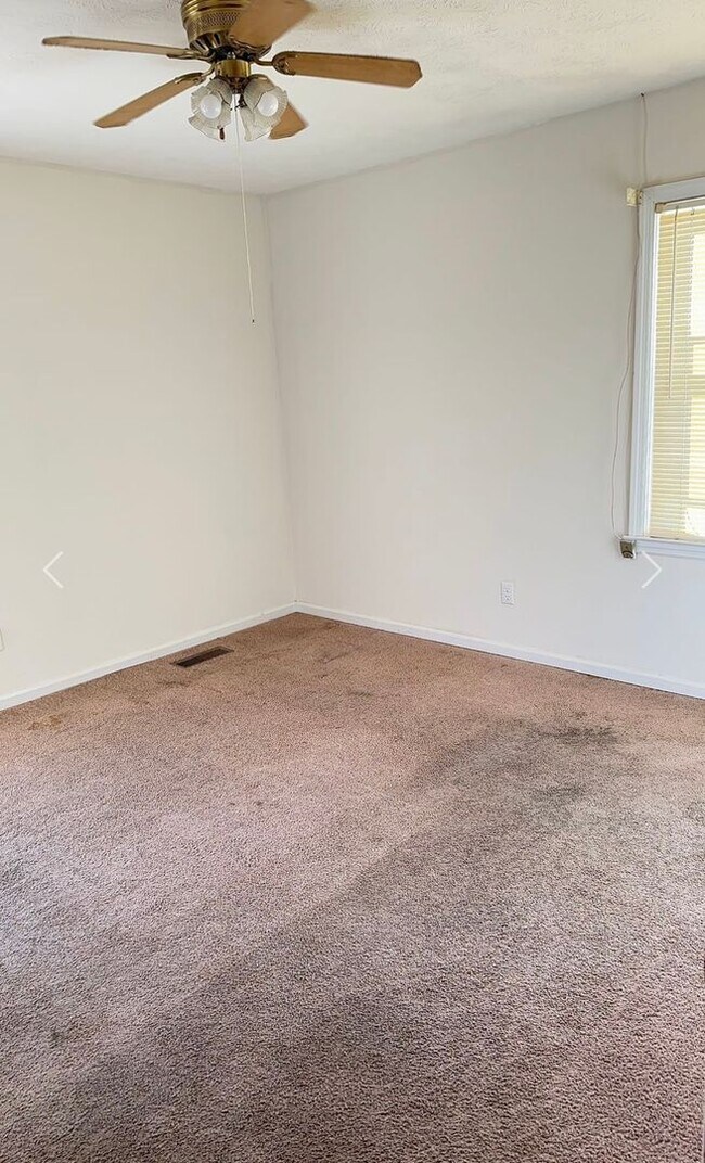 Building Photo - 3 Bed 1.5 Bath Brick Home For Rent